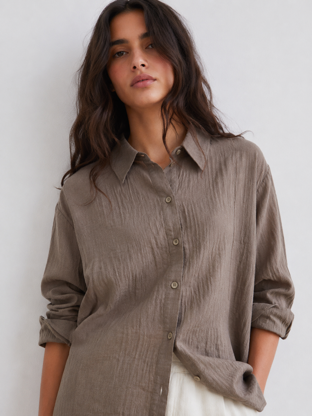 The Studio Crinkle Button-Down – Taupe